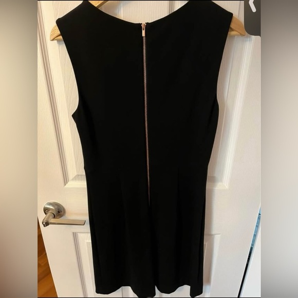 Diane Von Furstenberg dress…it has POCKETS🔥 - Picture 2 of 3